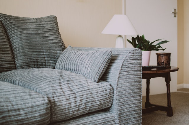 color y tapizado de un sofa